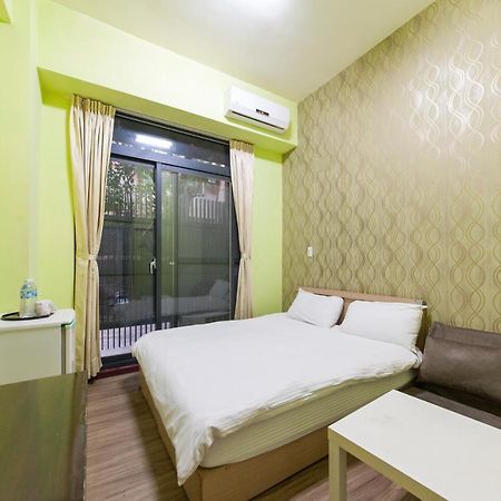 Fengjia Qing Su Homestay Taichung Eksteriør billede