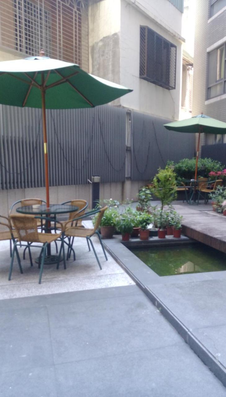 Fengjia Qing Su Homestay Taichung Eksteriør billede